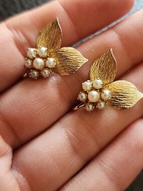 VTG Gold Leaf Cluster Pearl Screw-Back Earrings